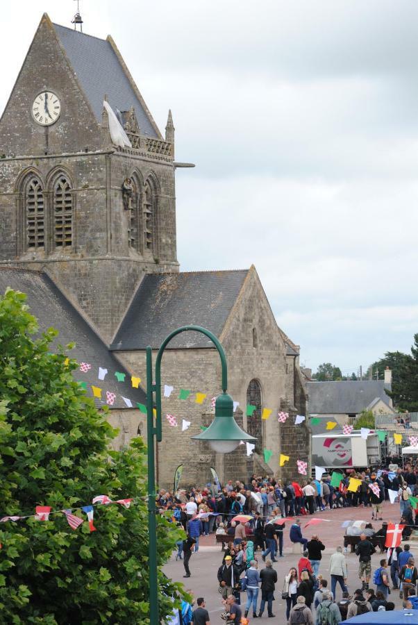 Le Mere Eglise * Sainte-Mere-Eglise